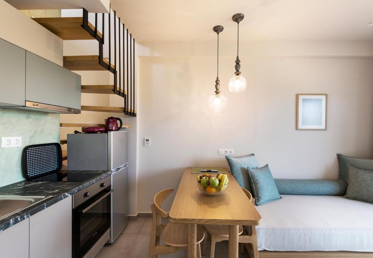 Dionysus Apartments & Suites イエリソス エクステリア 写真
