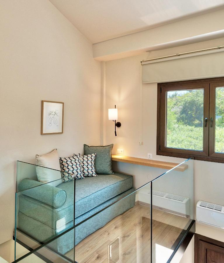 Dionysus Apartments & Suites イエリソス エクステリア 写真