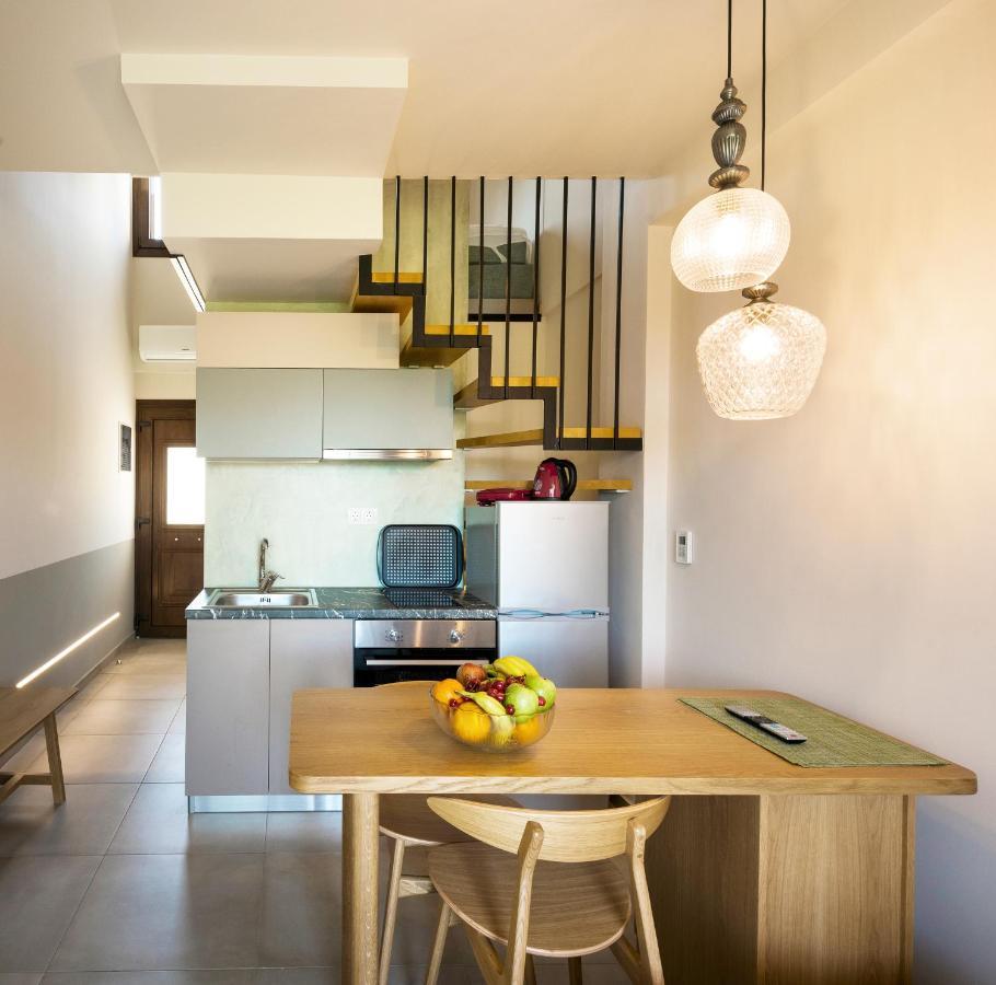 Dionysus Apartments & Suites イエリソス エクステリア 写真