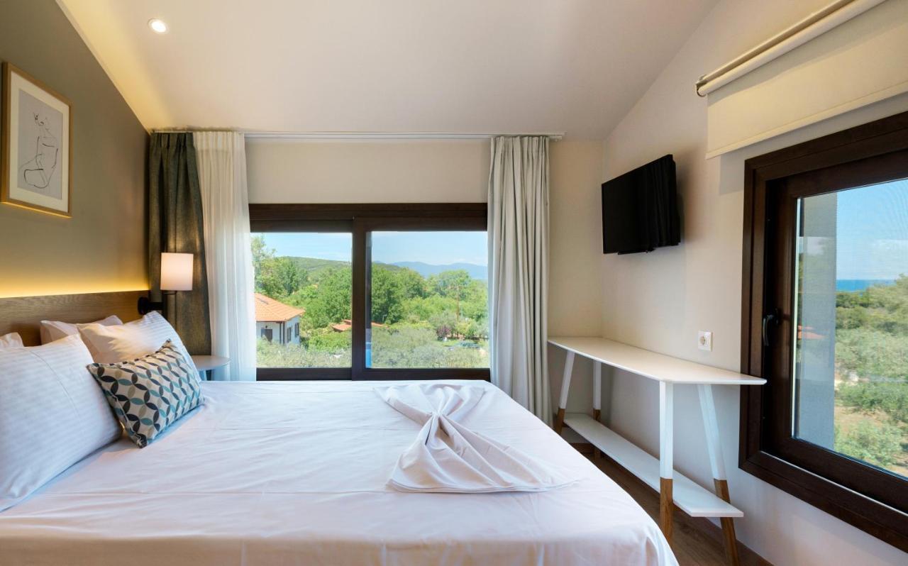 Dionysus Apartments & Suites イエリソス エクステリア 写真