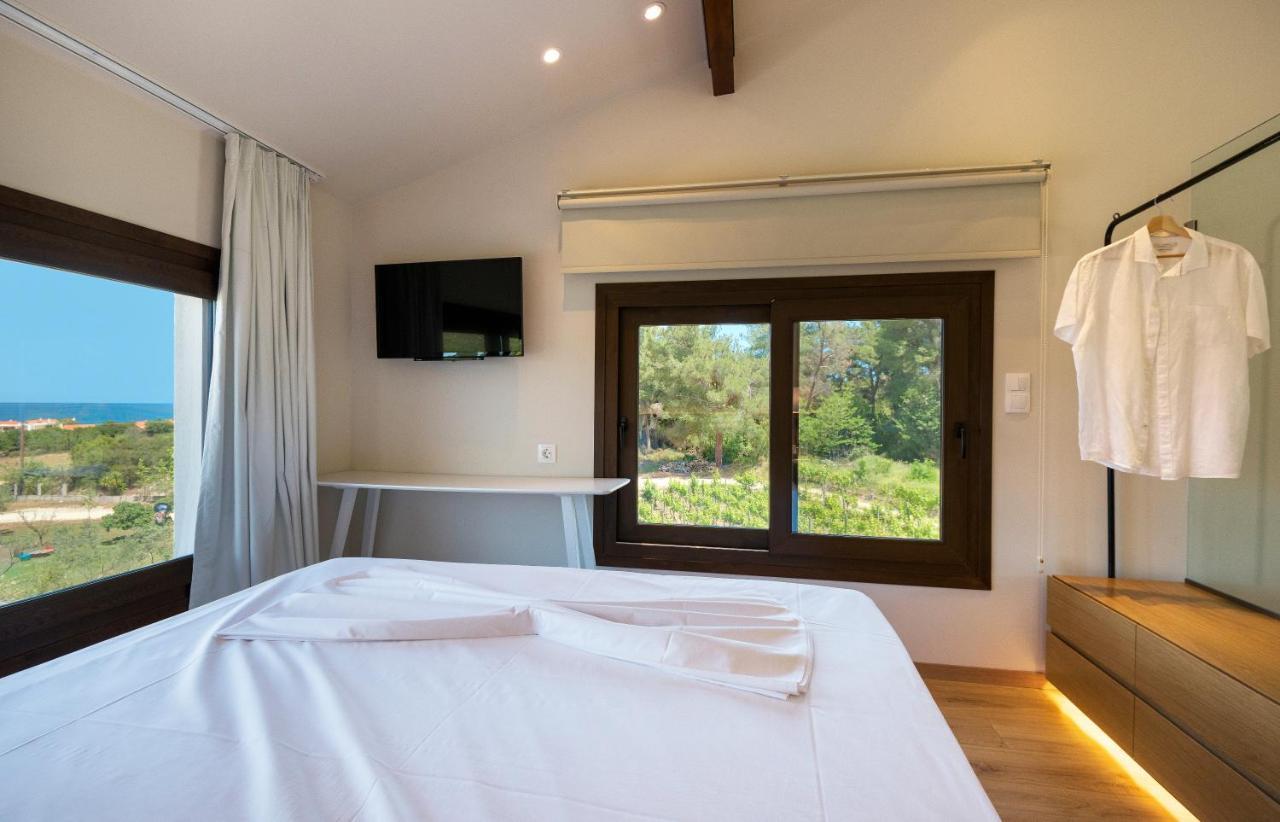Dionysus Apartments & Suites イエリソス エクステリア 写真