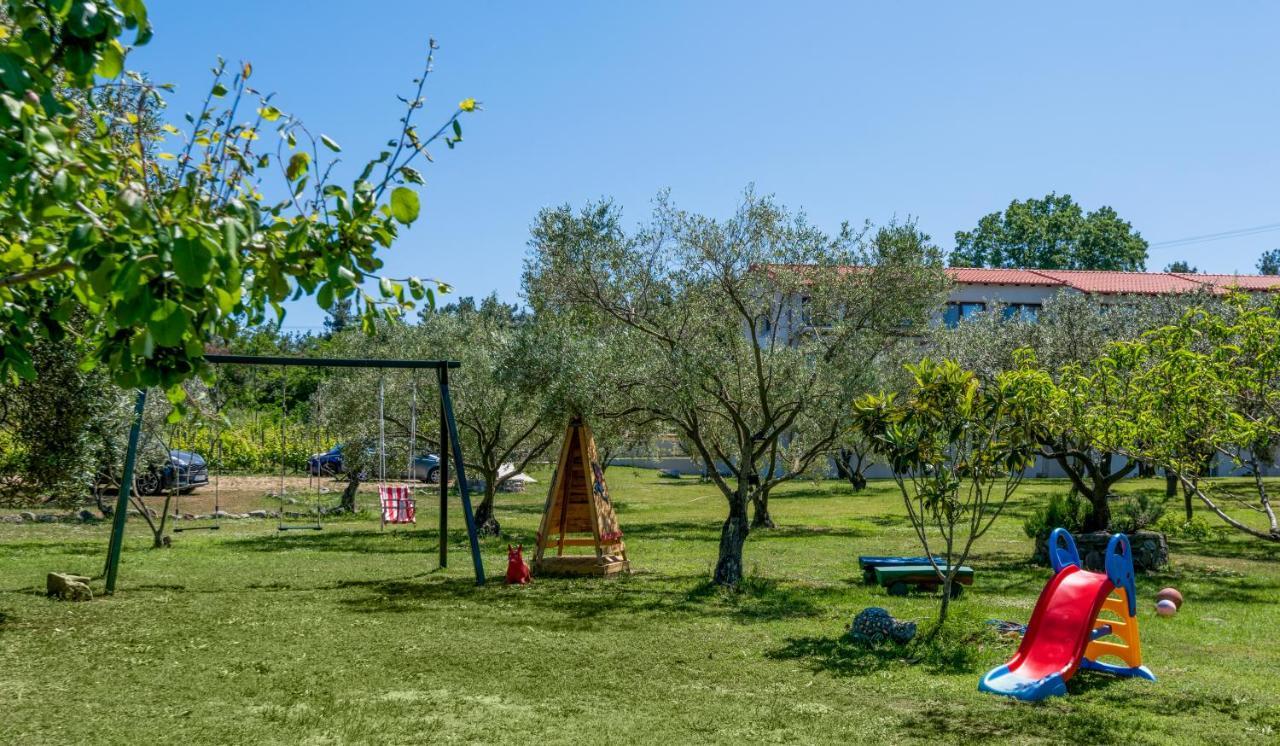 Dionysus Apartments & Suites イエリソス エクステリア 写真