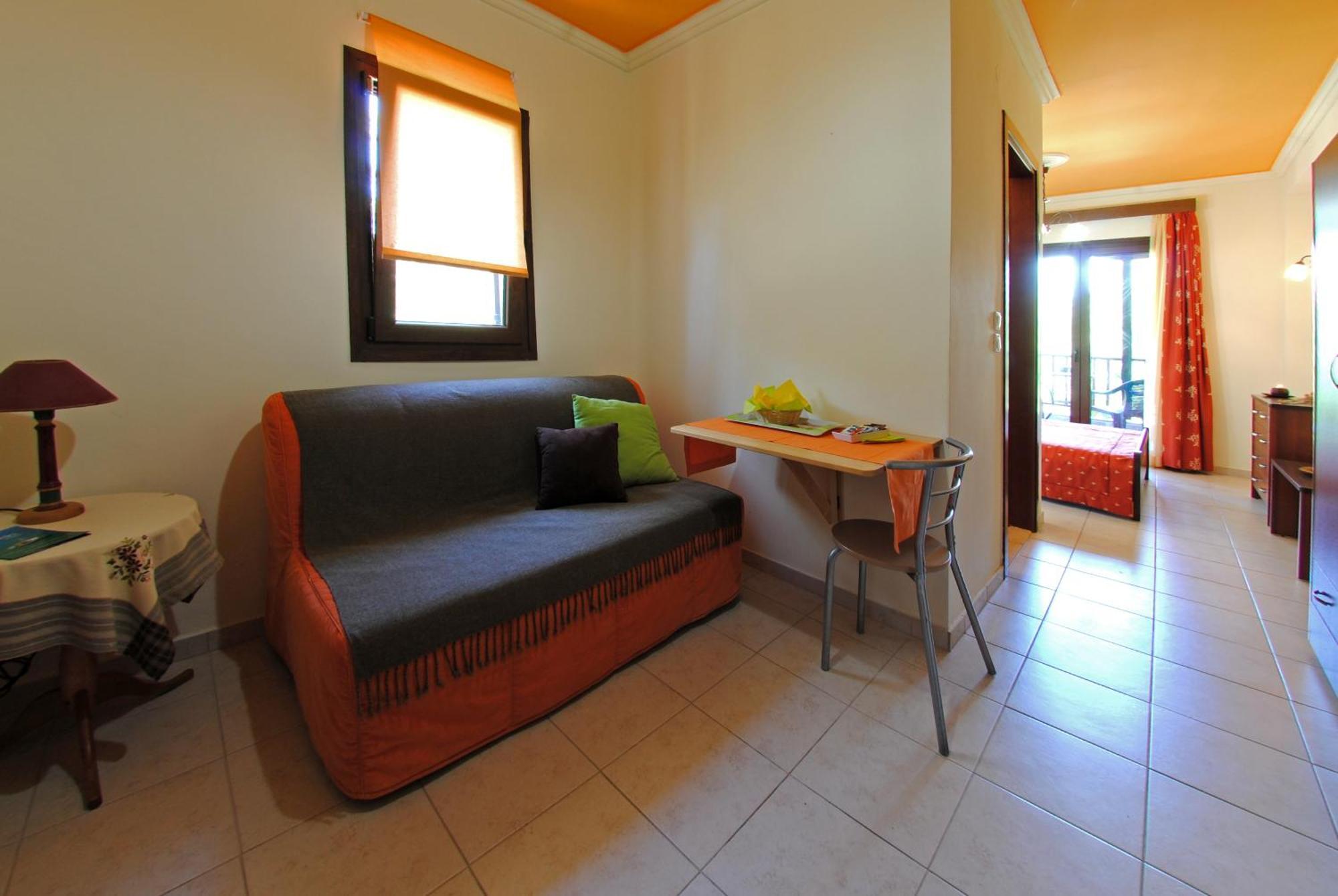 Dionysus Apartments & Suites イエリソス 部屋 写真