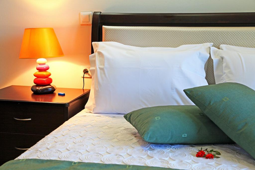 Dionysus Apartments & Suites イエリソス 部屋 写真