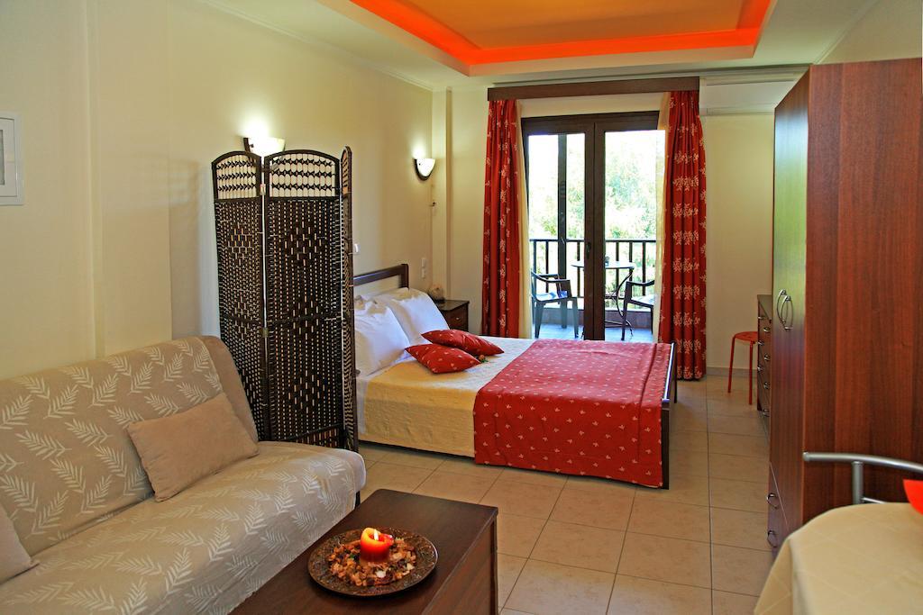 Dionysus Apartments & Suites イエリソス 部屋 写真